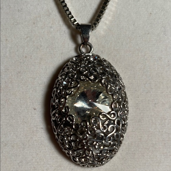 Elegant Silver Pendant Necklace - Picture 2 of 3